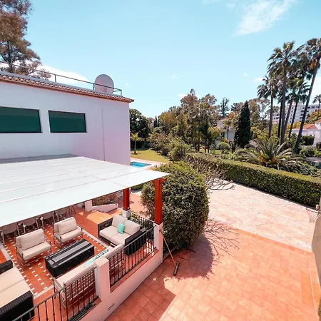 Gran Con Piscina Cerca De Puerto Banus