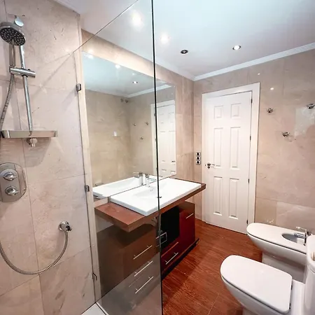 Gran Con Piscina Cerca De Puerto Banus