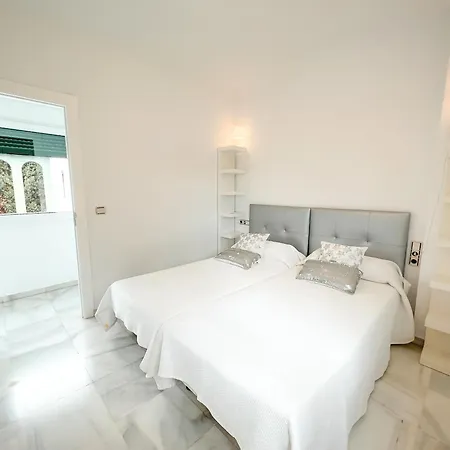 Gran Con Piscina Cerca De Puerto Banus 마르베야