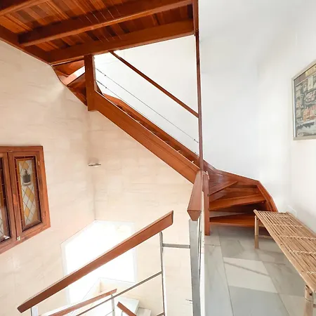 Gran Con Piscina Cerca De Puerto Banus