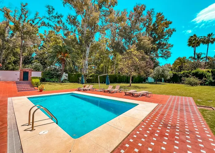 Vila Gran Con Piscina Cerca De Puerto Banus By *